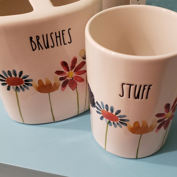 Rae Dunn floral bathroom set - Picture 3 of 4